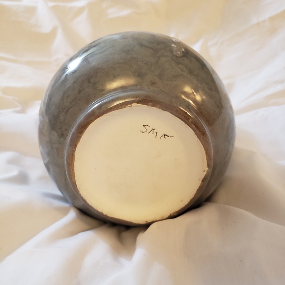 Handmade rustic pottery vase - Picture 3 of 6